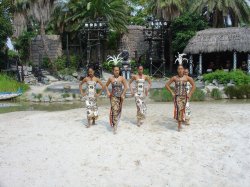 Девушки из Aloha Tahiti